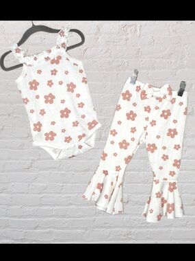 Unknown Brand Ruffled Floral Waffle Set